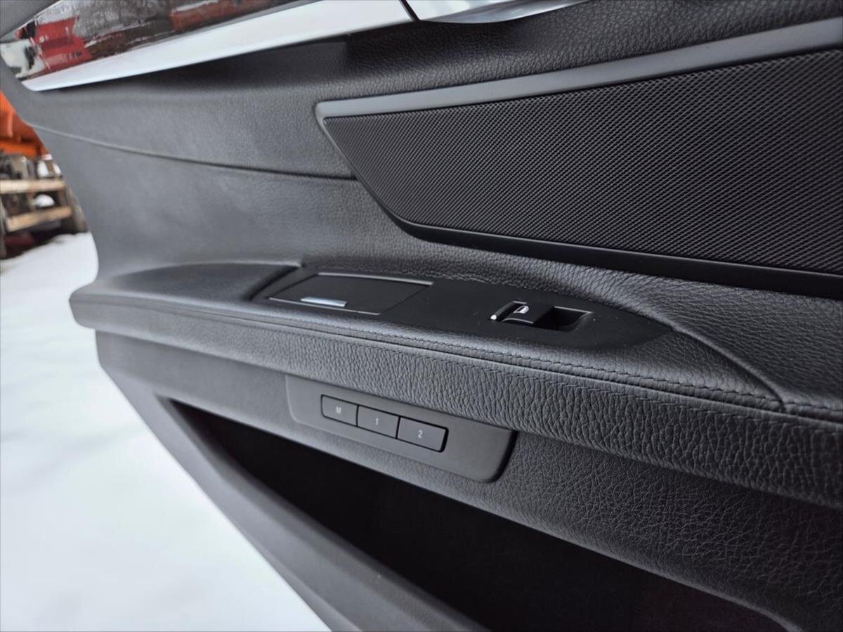 BMW Řada 7 Sedan / Limuzína 4,4 l 300 kw