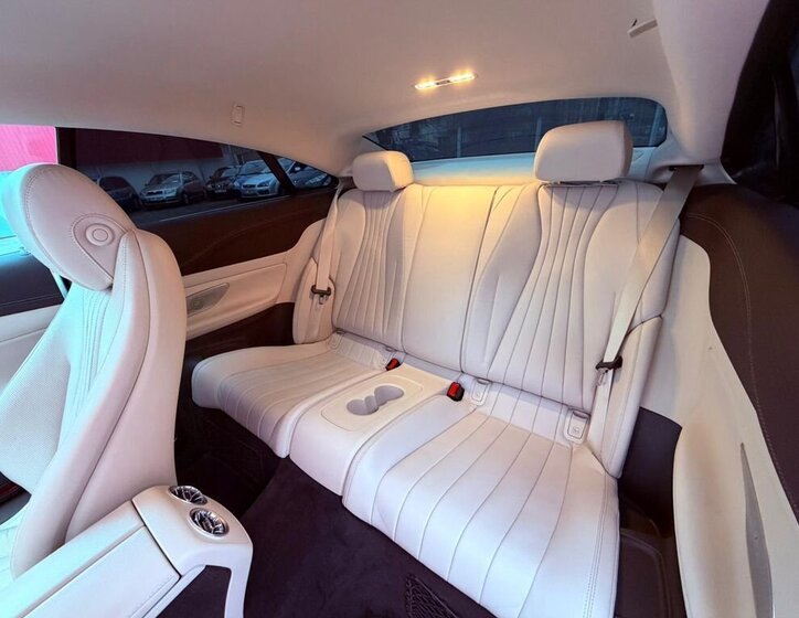 Mercedes-Benz Třídy E 12