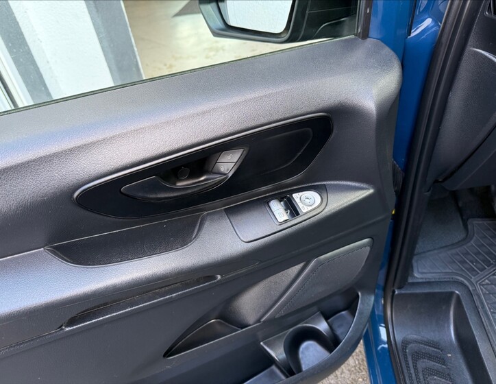 Mercedes-Benz Vito 17