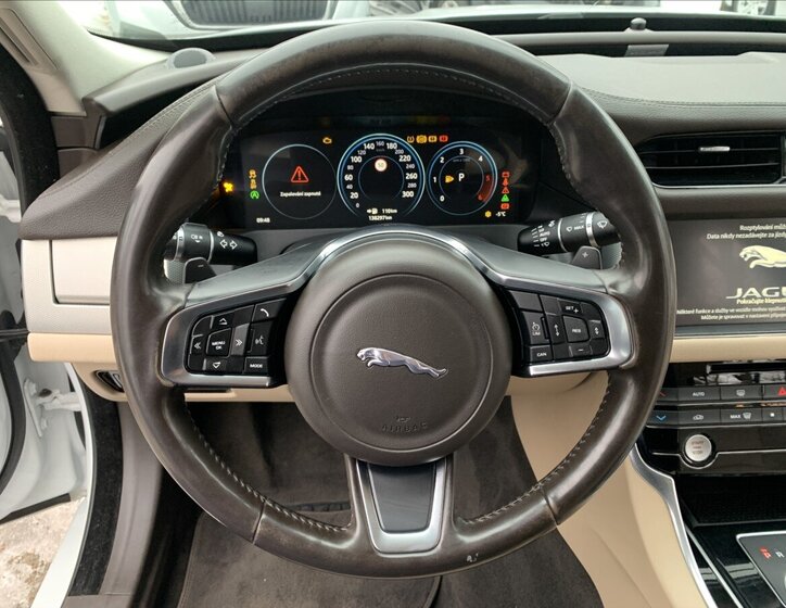 Jaguar XF Sedan 2,0 l 132 kw