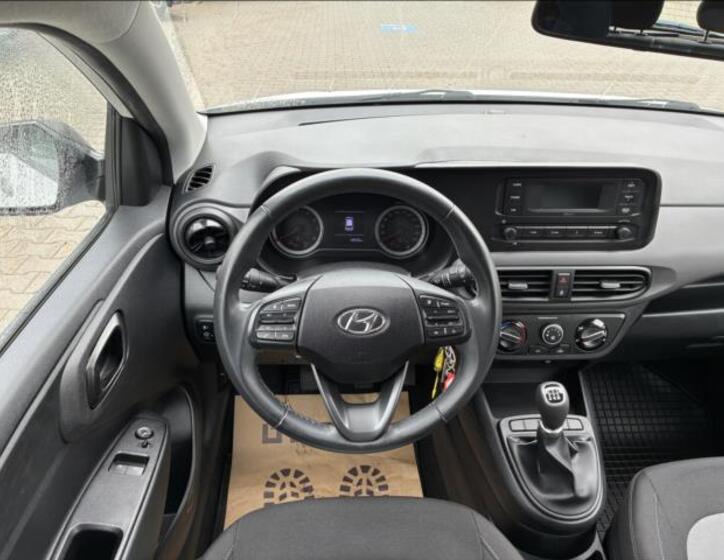 Hyundai i10 15