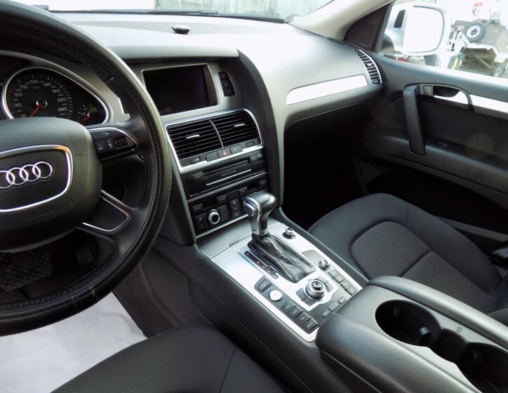 Audi Q7 25