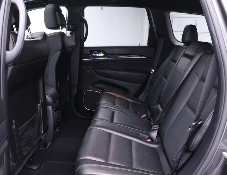 Jeep Grand Cherokee 16