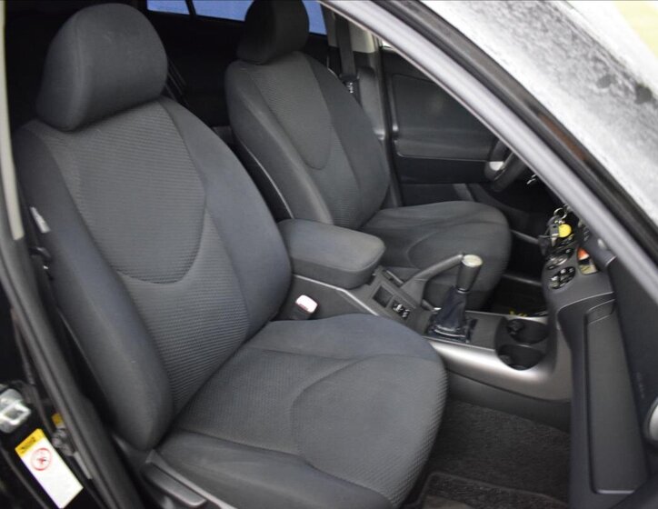 Toyota RAV4 SUV 2,0 l 112 kw