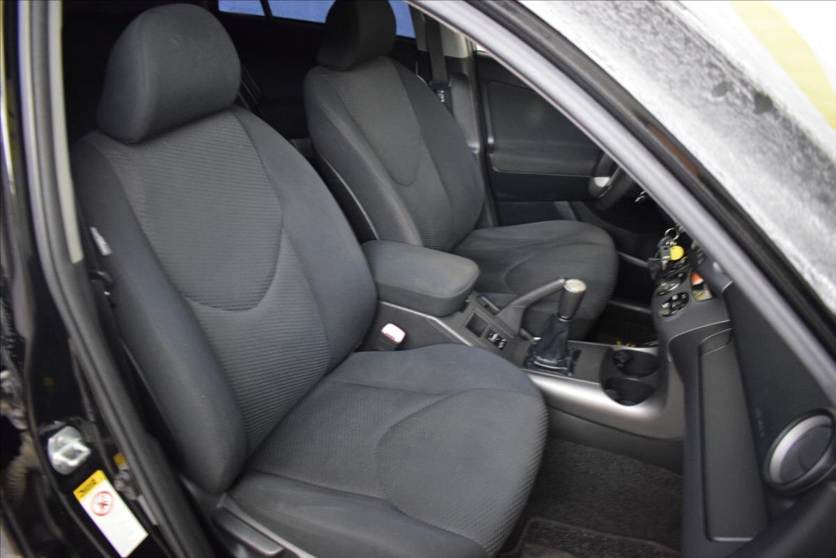 Toyota RAV4 SUV 2,0 l 112 kw