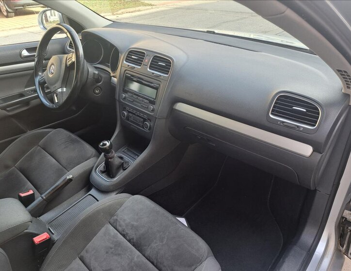 Volkswagen Golf Kombi 1,6 l 77 kw