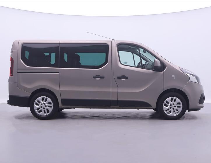 Renault Trafic 8
