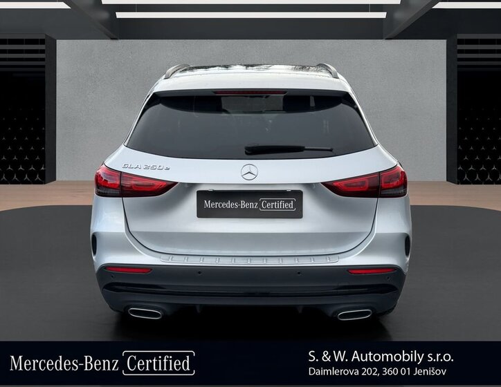 Mercedes-Benz GLA SUV / Terénní 1,3 l 160 kw