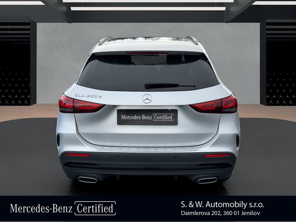 Mercedes-Benz GLA SUV / Terénní 1,3 l 160 kw