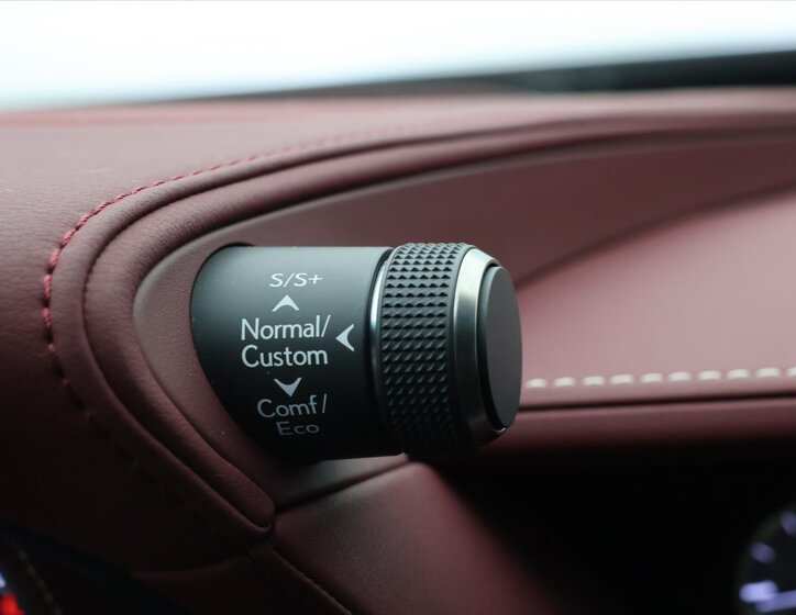 Lexus LS 500h Sedan / Limuzína 3,5 l 220 kw