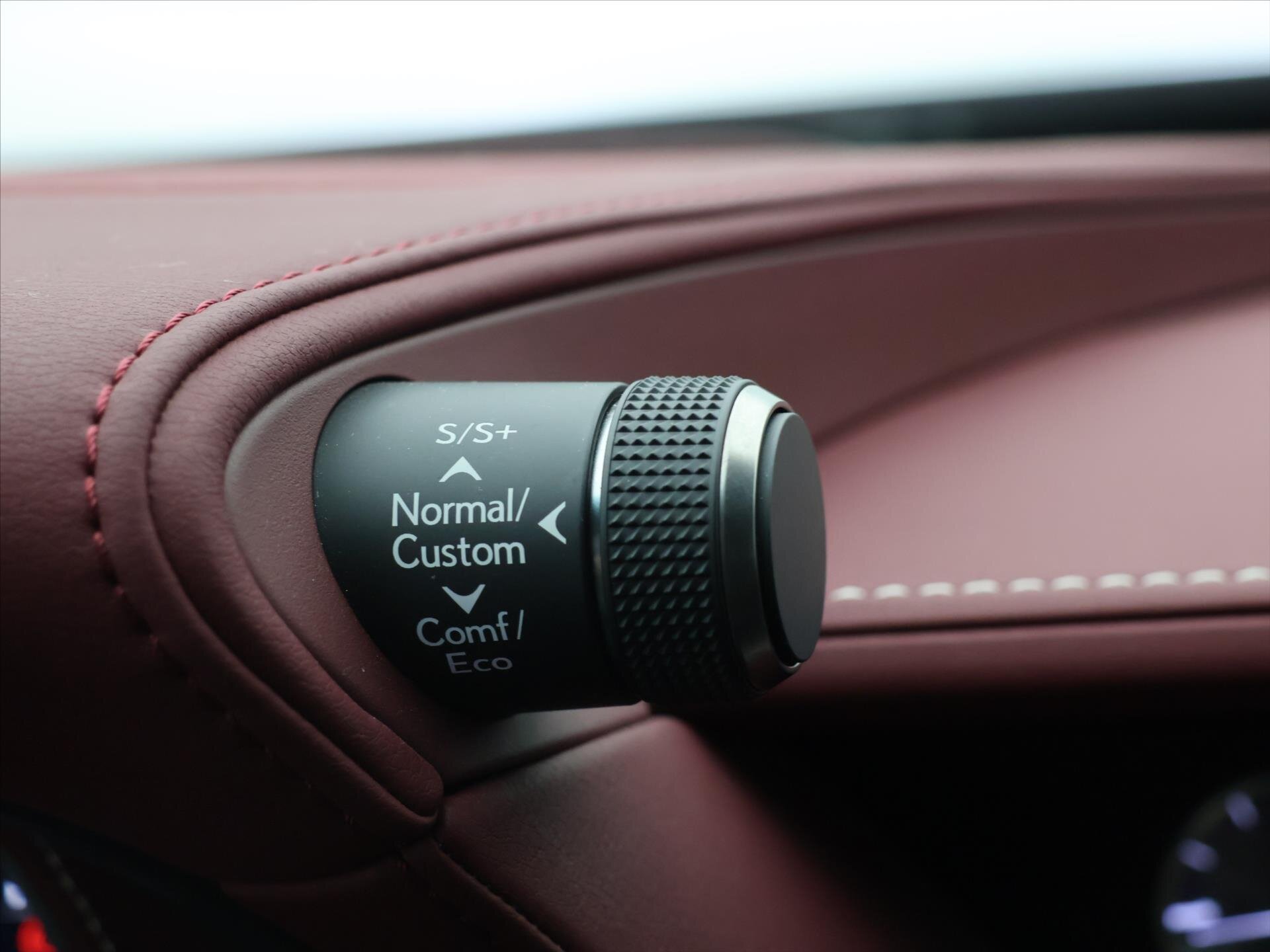 Lexus LS 500h Sedan / Limuzína 3,5 l 220 kw