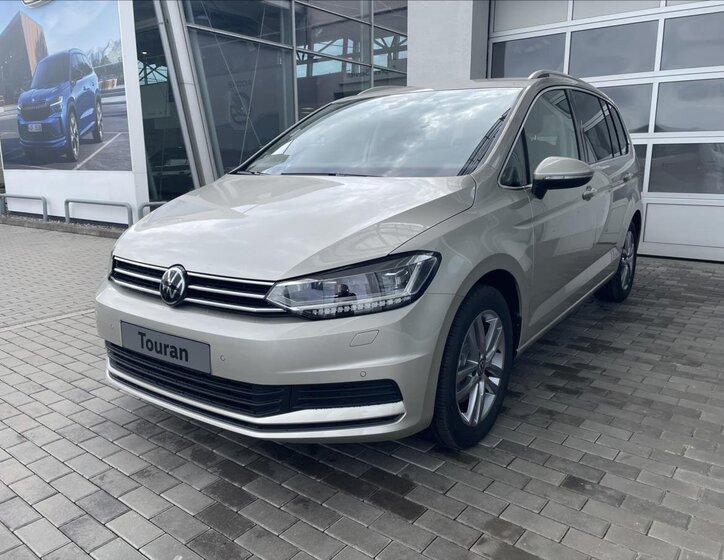 Volkswagen Touran 1