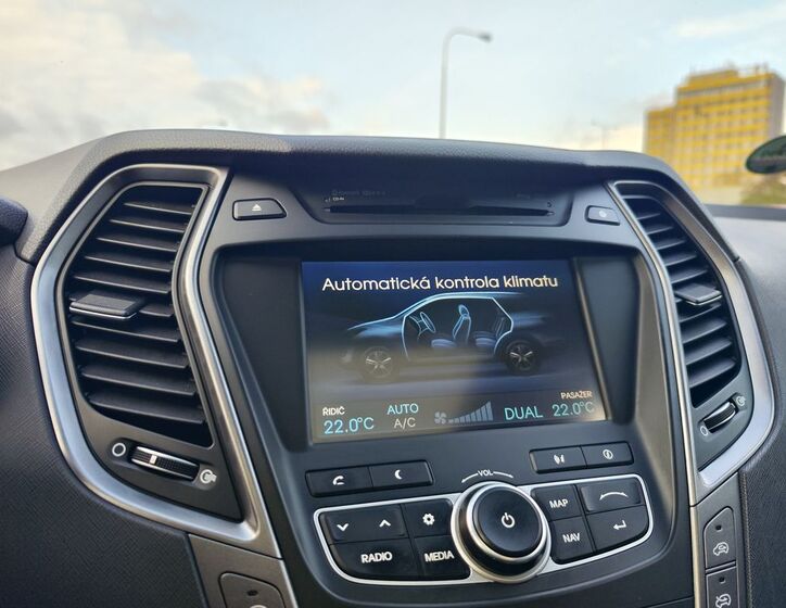 Hyundai Grand Santa Fe 27