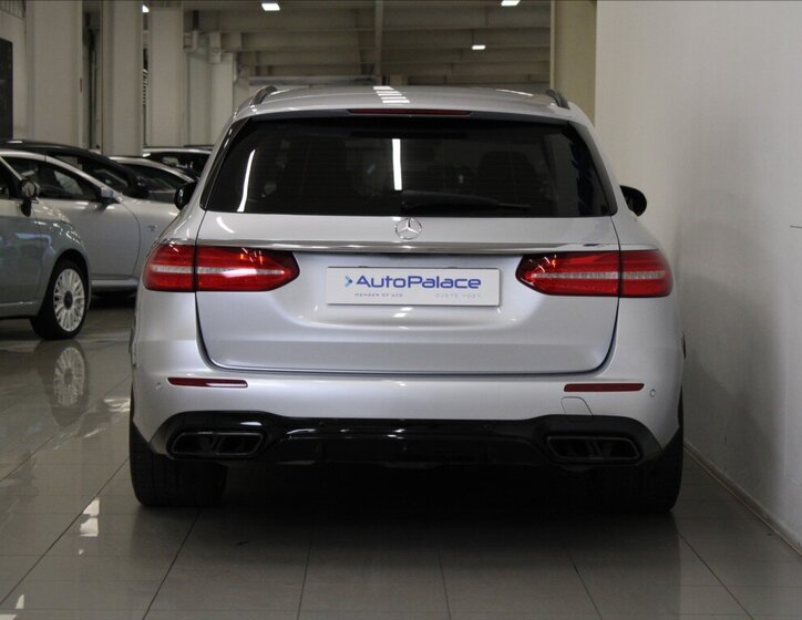 Mercedes-Benz Třídy E Kombi 4,0 l 450 kw