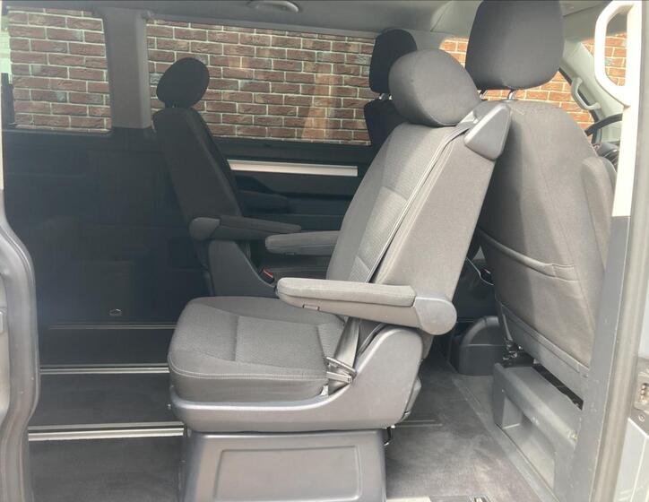 Volkswagen Multivan 11