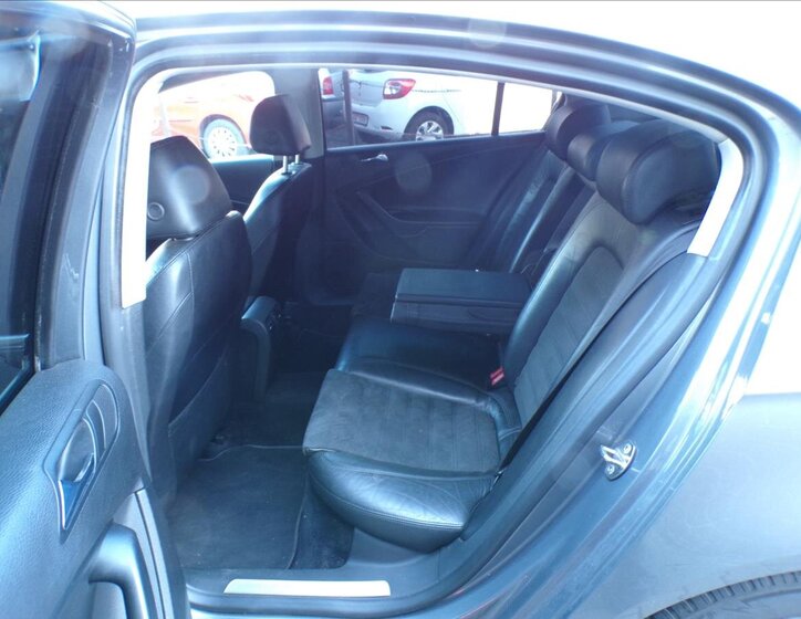 Volkswagen Passat Sedan / Limuzína 2,0 l 103 kw