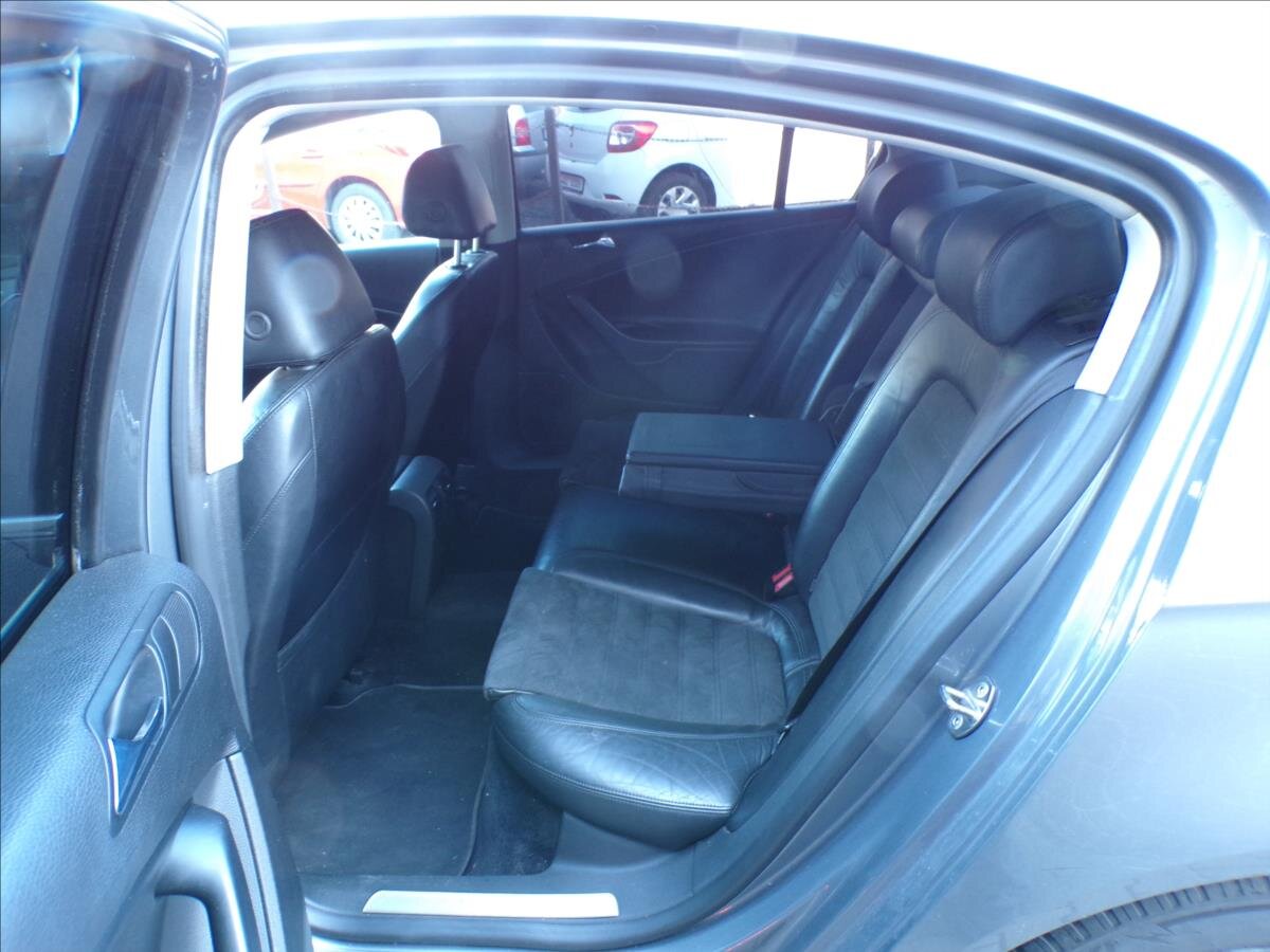 Volkswagen Passat Sedan / Limuzína 2,0 l 103 kw