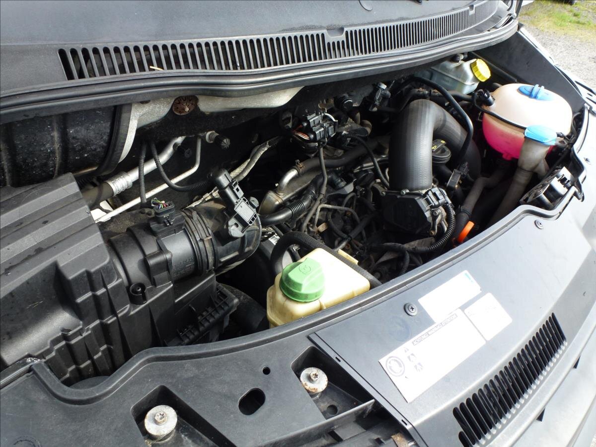 Volkswagen Transporter Kombi 2,0 l 62 kw