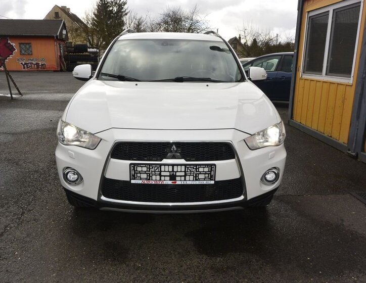Mitsubishi Outlander SUV 2,3 l 130 kw