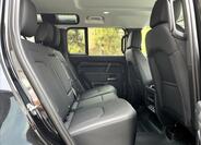 Land Rover Defender 29