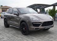 Porsche Cayenne 8