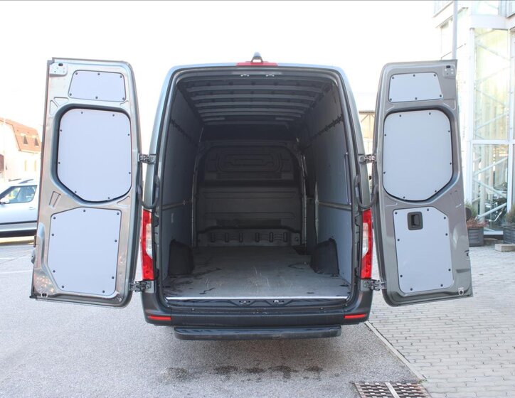 Mercedes-Benz Sprinter 7