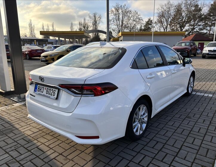 Toyota Corolla Sedan 1,5 l 92 kw
