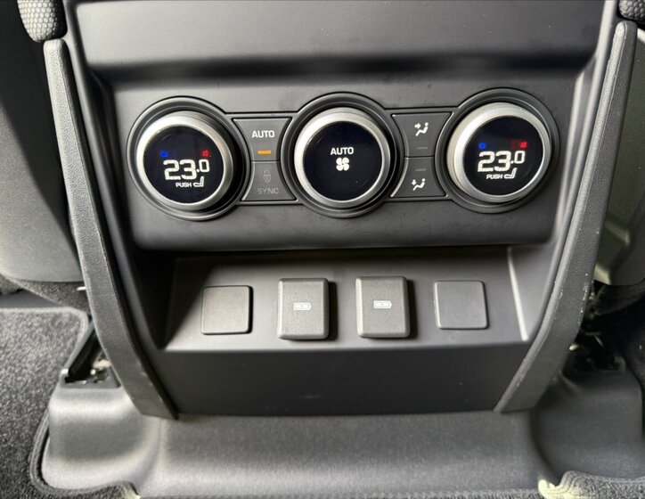 Land Rover Defender SUV / Terénní 3,0 l 221 kw