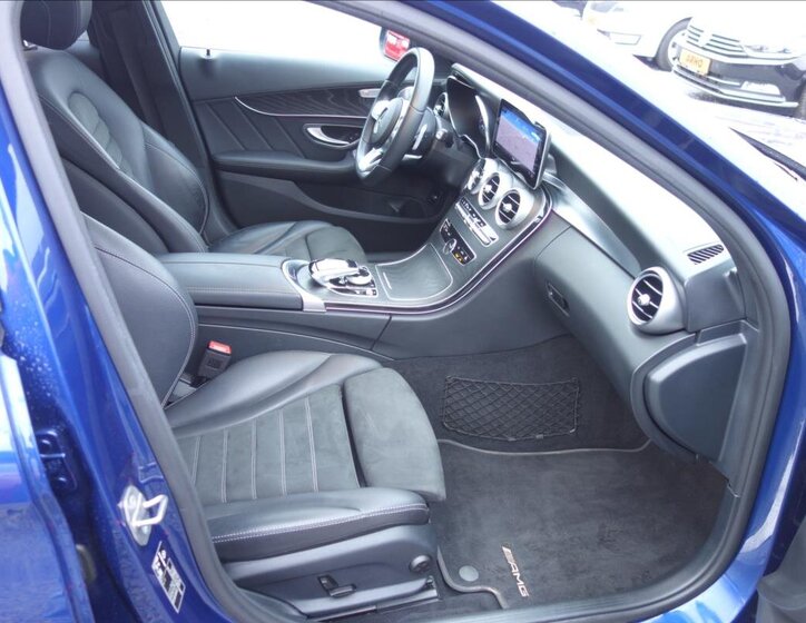 Mercedes-Benz Třídy C Sedan 2,0 l 143 kw