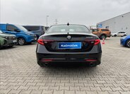 Alfa Romeo Giulia Sedan / Limuzína 2,1 l 132 kw