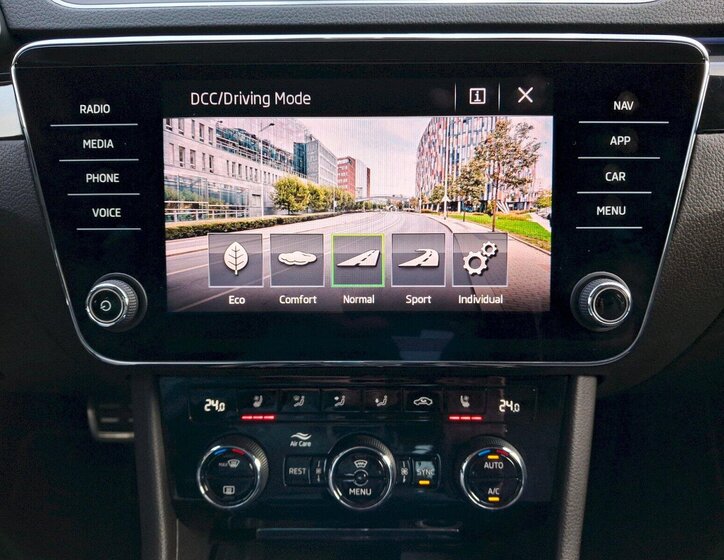 Škoda Superb Sedan / Limuzína 2,0 l 140 kw