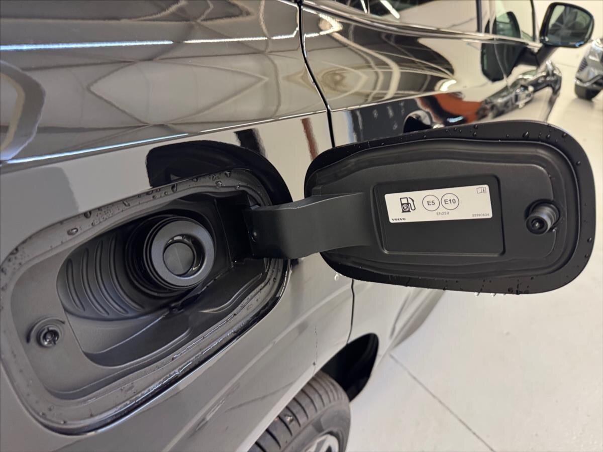 Volvo XC60 SUV / Terénní 2,0 l 228 kw