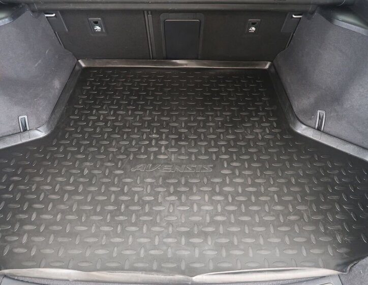 Toyota Avensis Kombi 2,0 l 105 kw