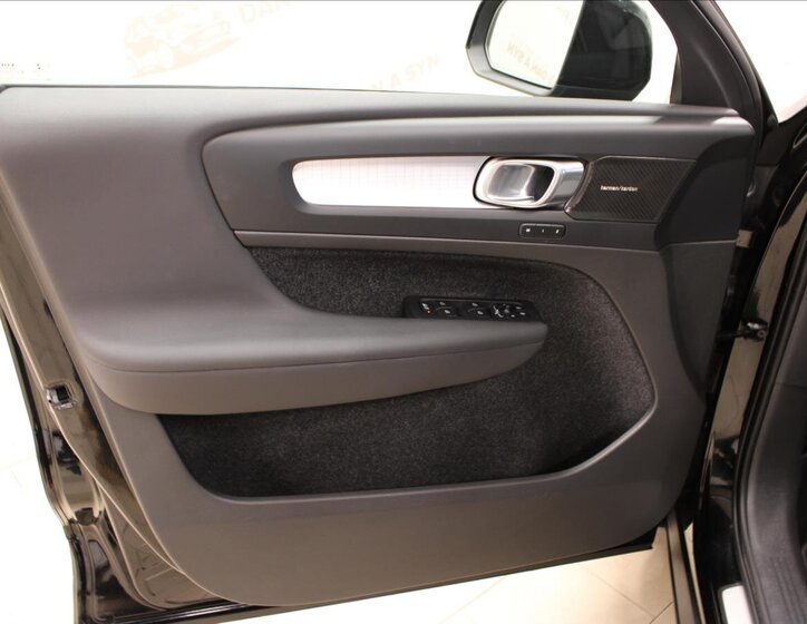 Volvo XC40 Kombi 2,0 l 145 kw