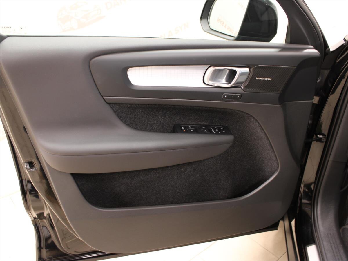 Volvo XC40 Kombi 2,0 l 145 kw