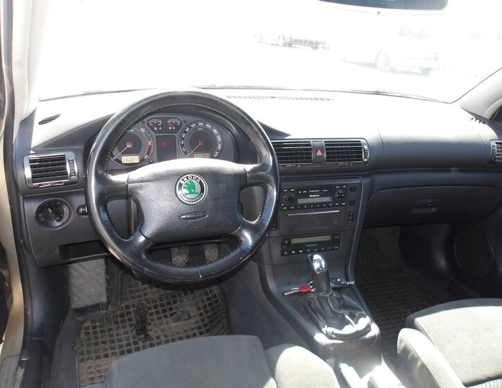 Škoda Superb Sedan / Limuzína 1,9 l 96 kw