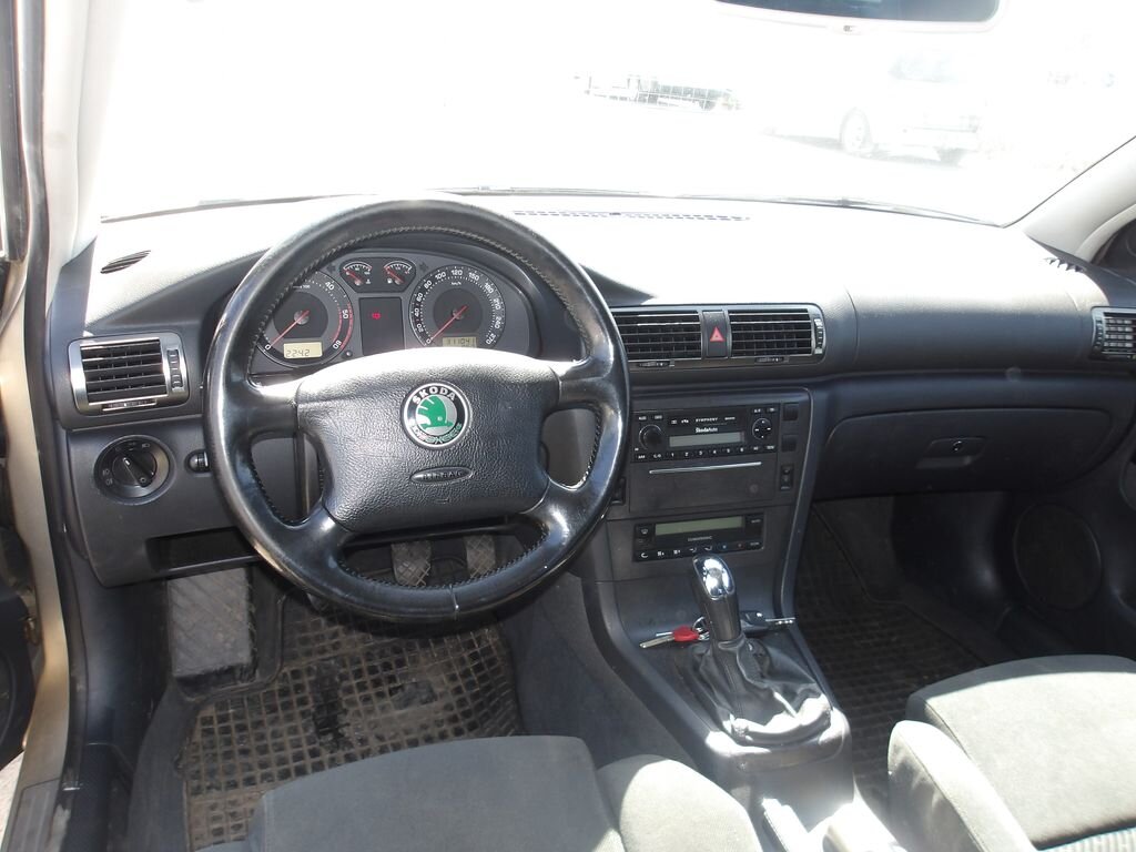 Škoda Superb Sedan / Limuzína 1,9 l 96 kw