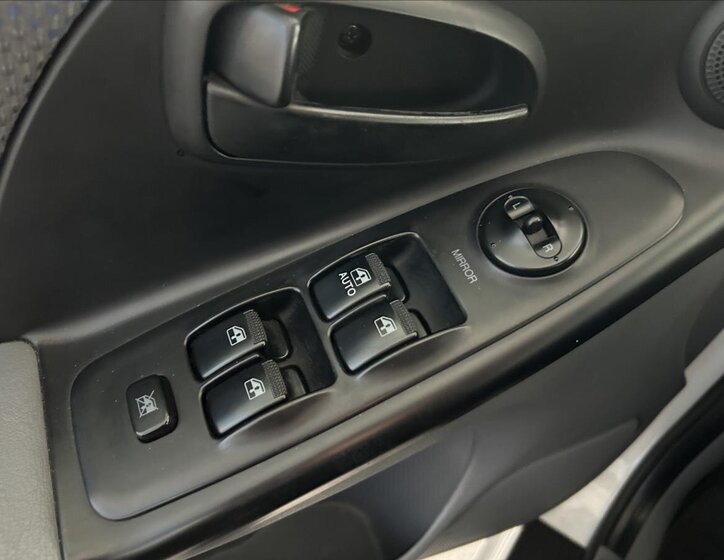 Hyundai Elantra Liftback 1,6 l 77 kw