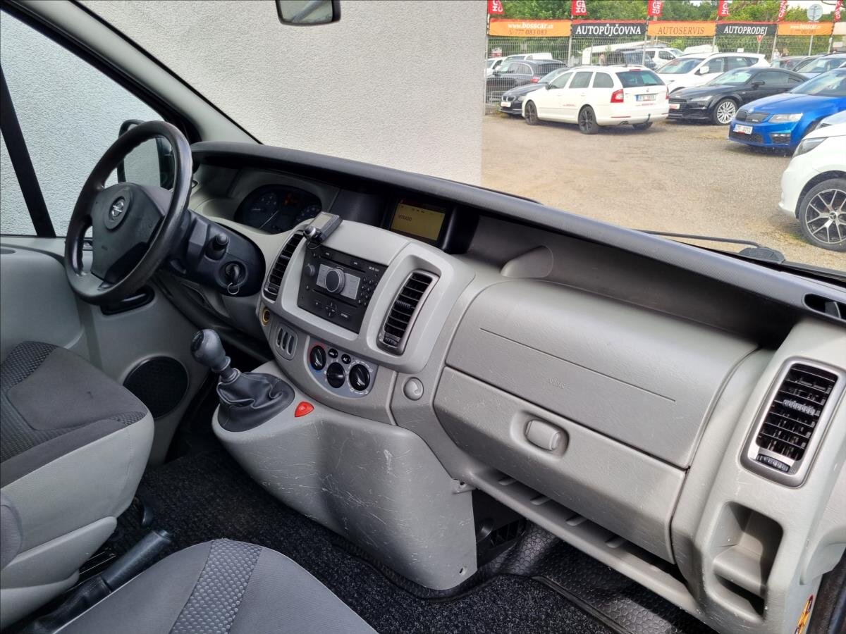 Opel Vivaro VAN / Minibus 2,5 l 107 kw