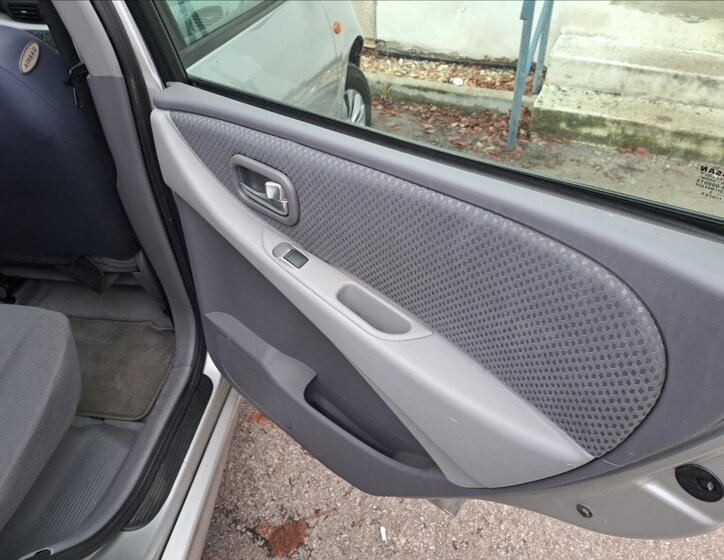 Nissan Almera Tino 42