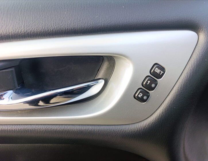 Nissan Pathfinder SUV / Terénní 3,5 l 212 kw