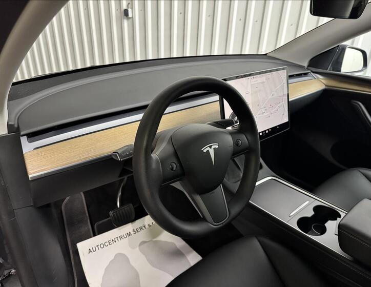 Tesla Model Y 15