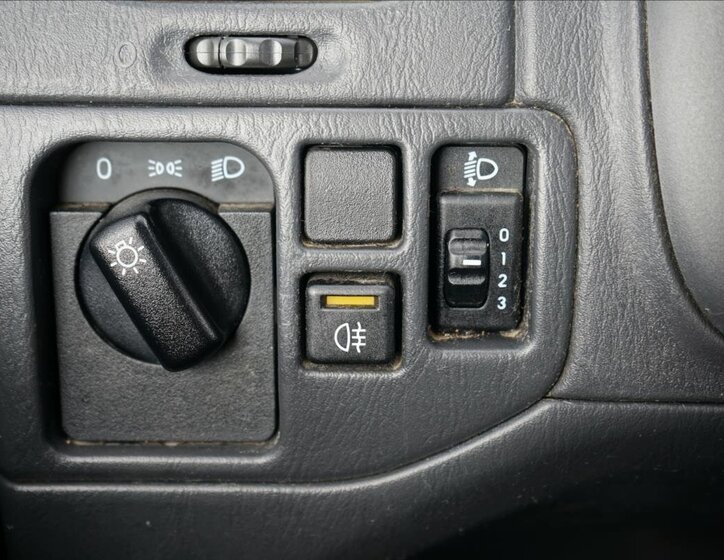 Opel Agila Hatchback 998,0 44 kw