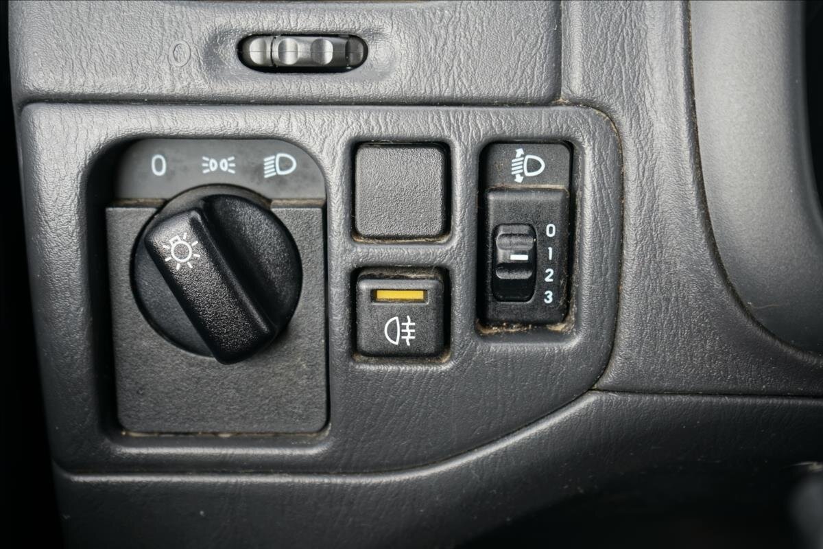 Opel Agila Hatchback 998,0 44 kw