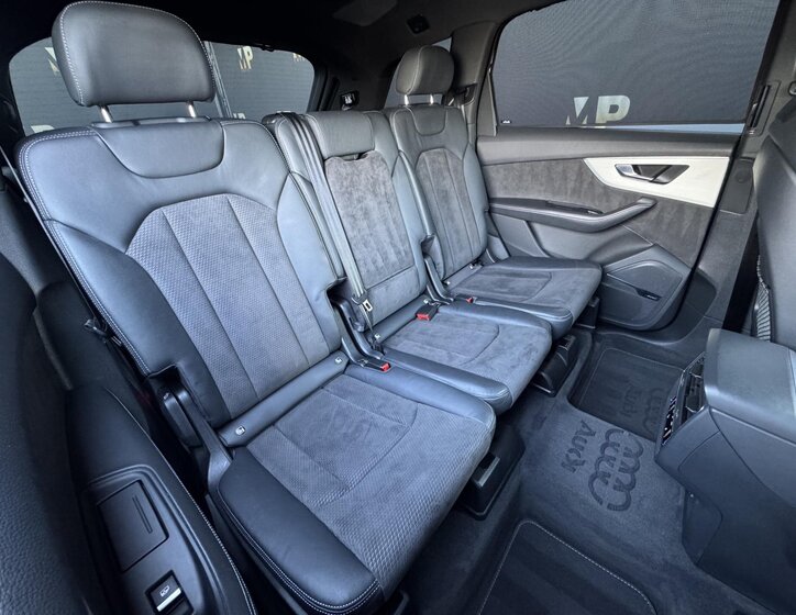 Audi Q7 21