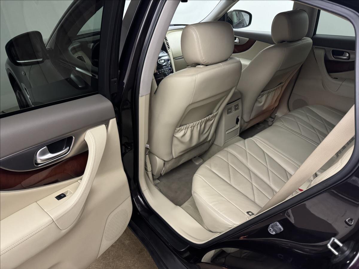 Infiniti FX37