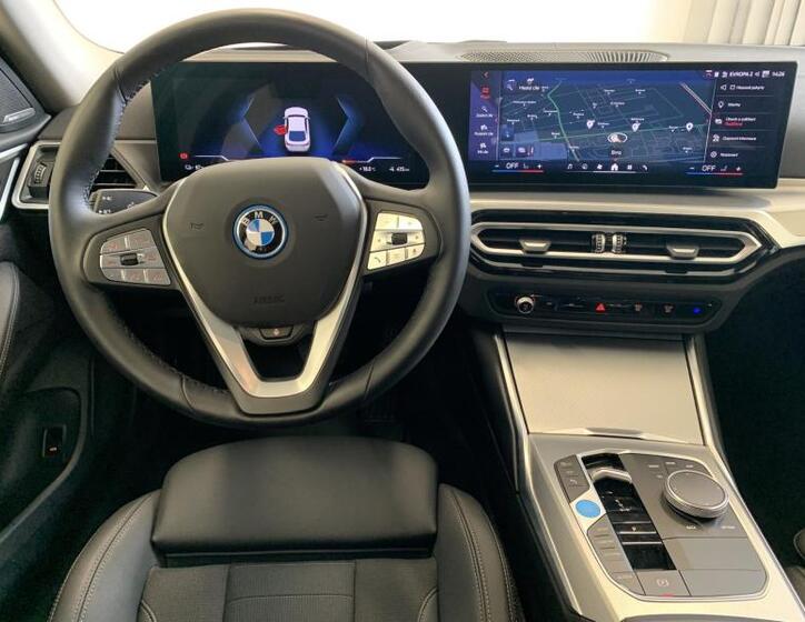 BMW i4 8