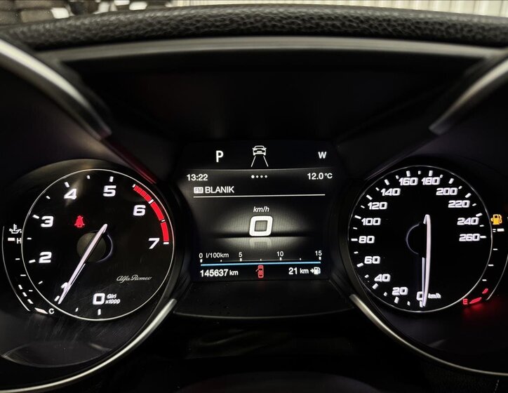 Alfa Romeo Giulia Sedan / Limuzína 2,0 l 206 kw