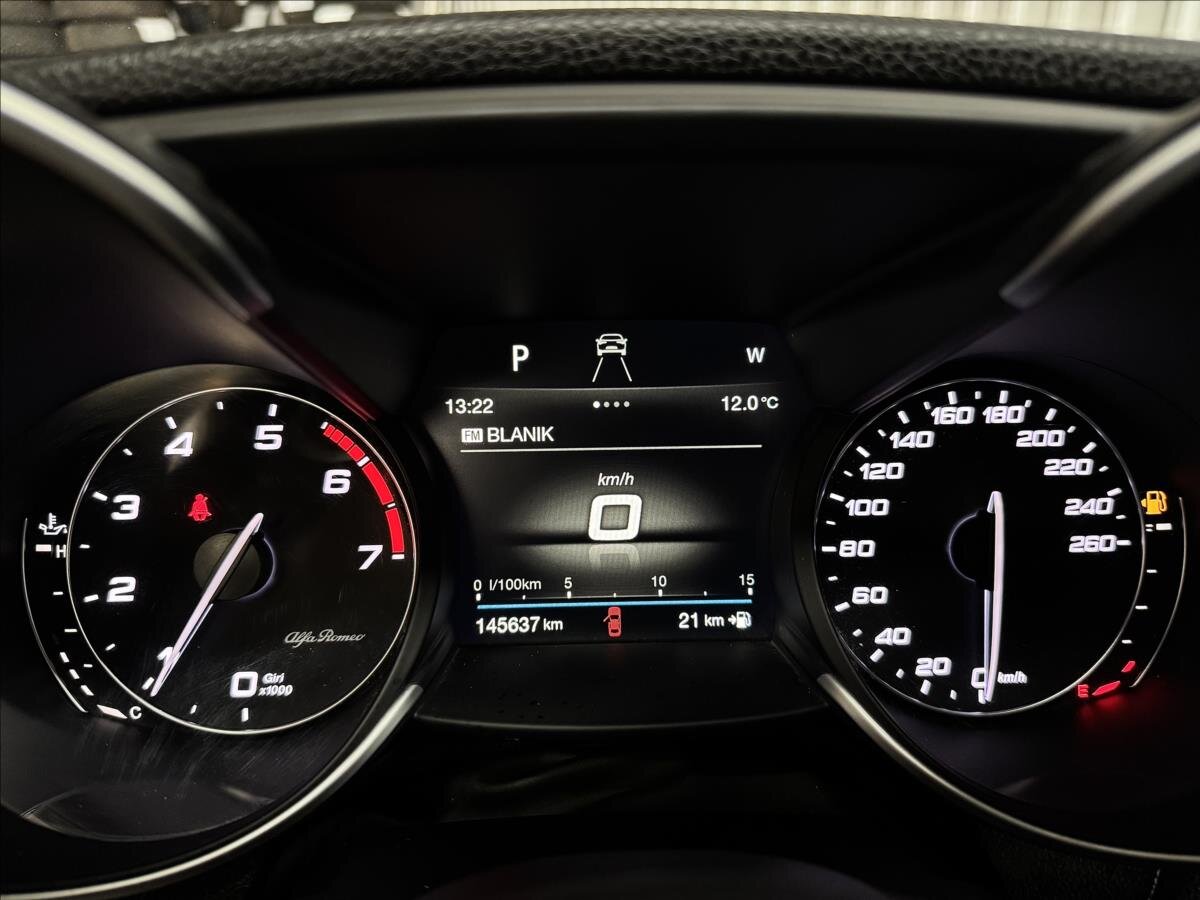 Alfa Romeo Giulia Sedan / Limuzína 2,0 l 206 kw