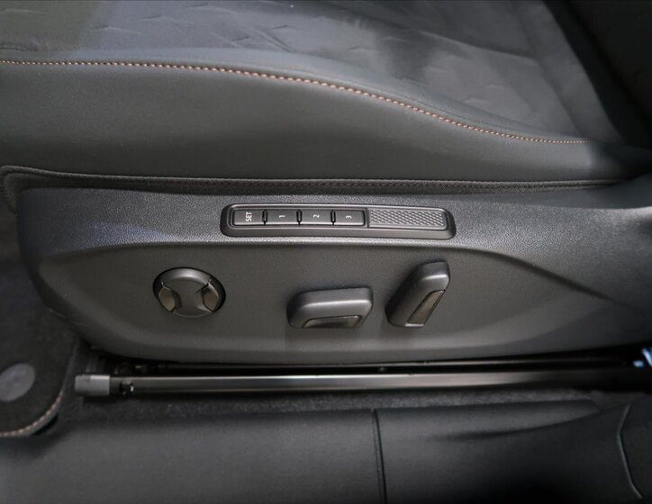 Cupra Terramar SUV / Terénní 2,0 l 195 kw